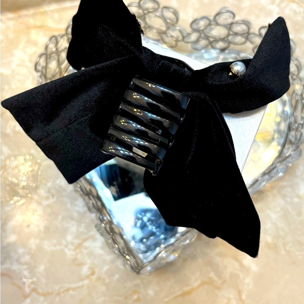 A Touch of Posh Hair Clip 🖤 - Picture 6 of 14